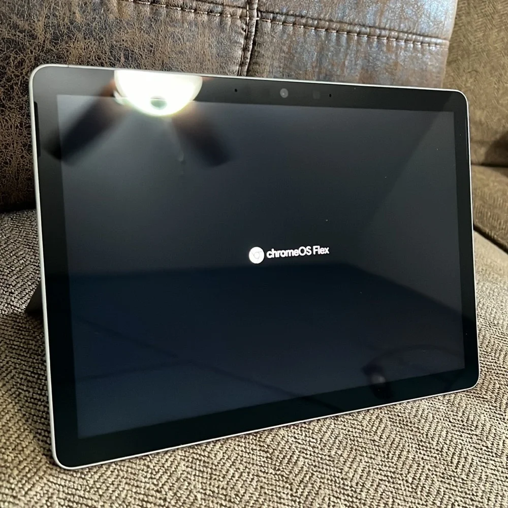 Microsoft Surface Go 2 tablet model 1926 64GB